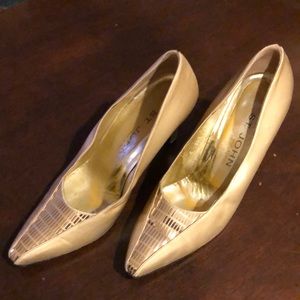 St. John Gold pumps size 8 1/2